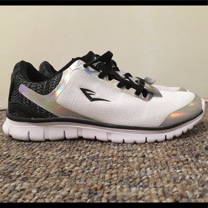 White and holographic Everlast sneakers